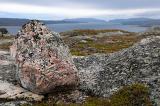 8_erratischer-Block-in-einer-vom-Gletschereis-geschliffenen-Landschaft-_Nordnorwegen_-PS.jpg